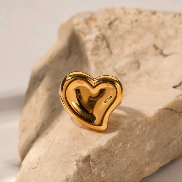 18K Gold Plated Chunky Gold Heart Ring - Picture 1 of 6